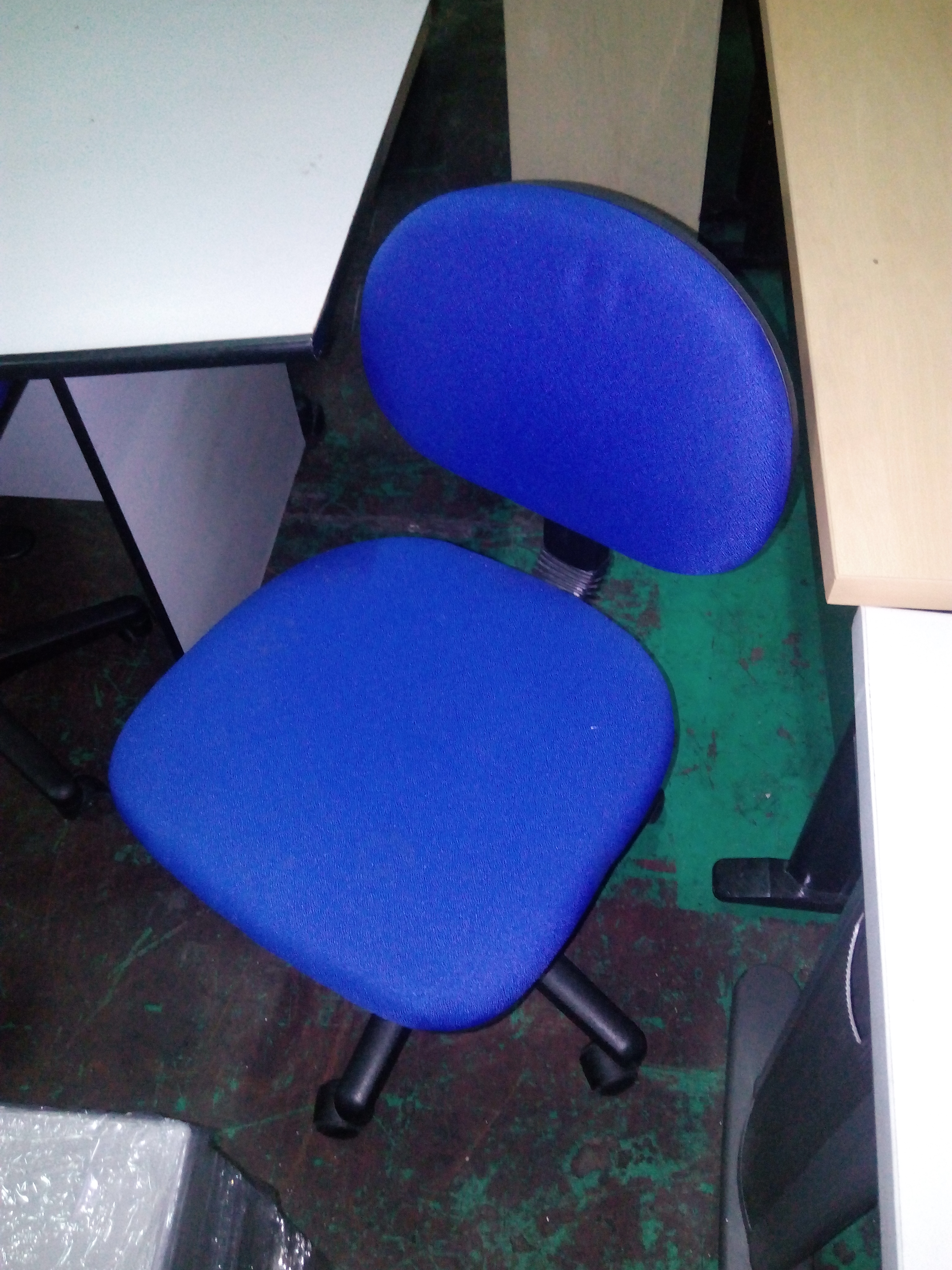 used chair with wheel | Used Office Furniture Philippines